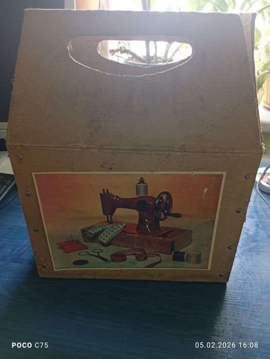 Детская швейная машинка