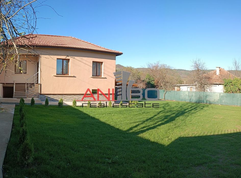 Продава се Къща в с. Радотина, Област София-област - 70 кв.м за 1643 €/кв.м - Снимка #2