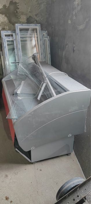 Продам холодильную ветрину