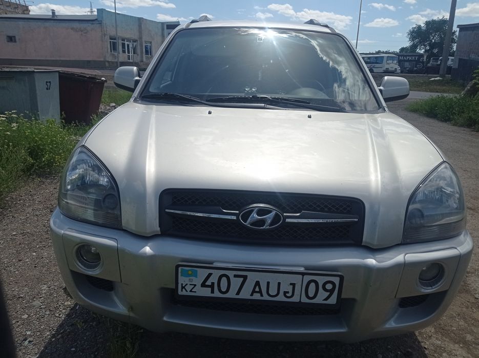 Hyundai Tucson 2008 2.7 л.