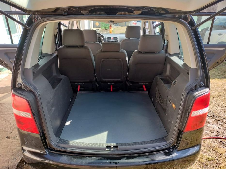 Volkswagen Touran 2004 benzină, 2.012 € — imagine 2