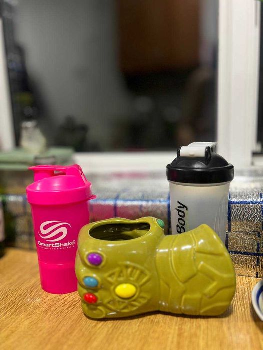 Продам шейкеры 2шт  для напитков и спорта.30 тыс за 2шт