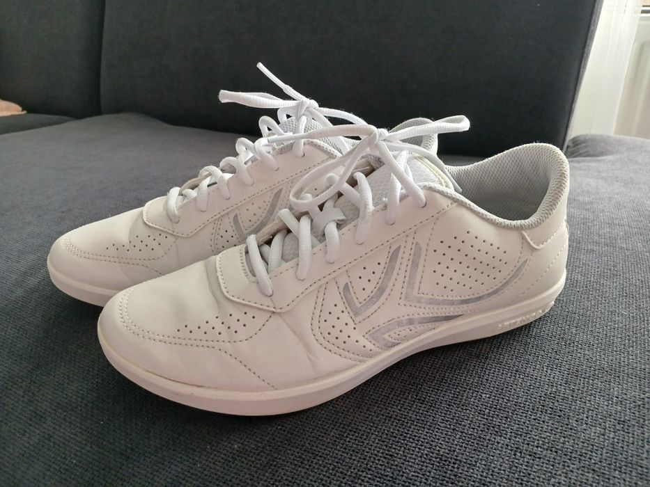 Бели маратонки Artengo Decathlon