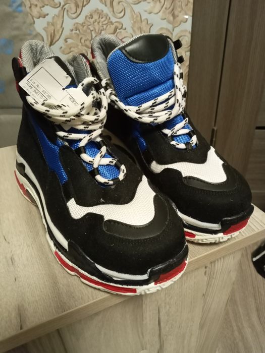 Детская обувь крассовки высокие 37р