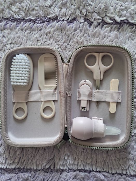Kit îngrijire și igienă bebeluși Alvair Baby, 8 piese, Nou