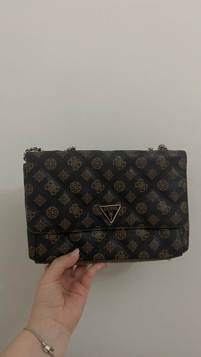Дамска чанта Guess