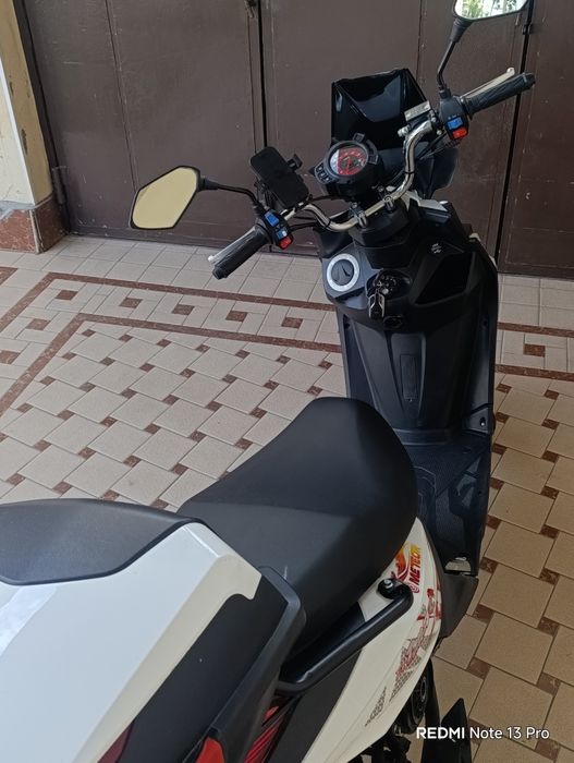 Skuter benzin mator sotiladi