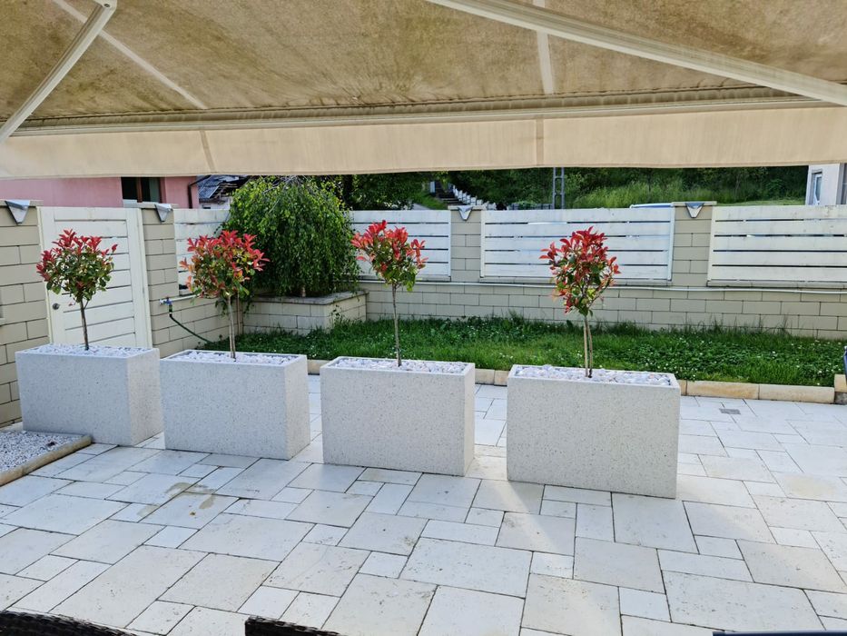 Jardiniere , ghivece, vaze,  prefabricate din beton