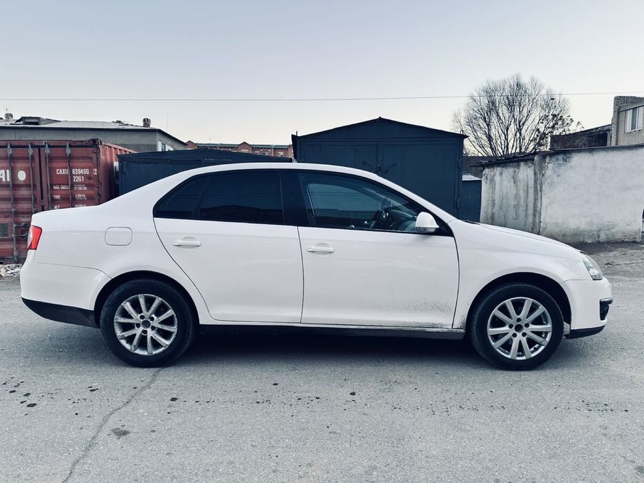 Продается машина Volkswagen jetta 2010 г