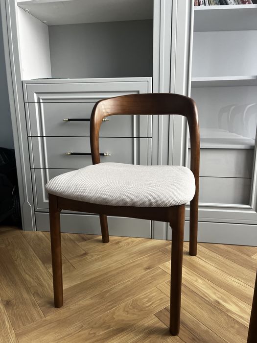 Продам новые Стулья