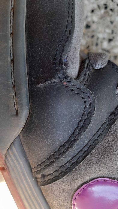Маратонки Nike, велур и кожа, номер 40, в добро състояние.