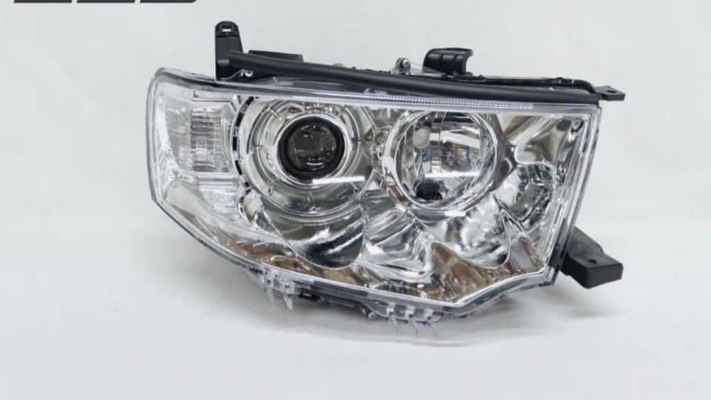 Продам фары на Mitsubishi pajero sport 2 Митсубиси