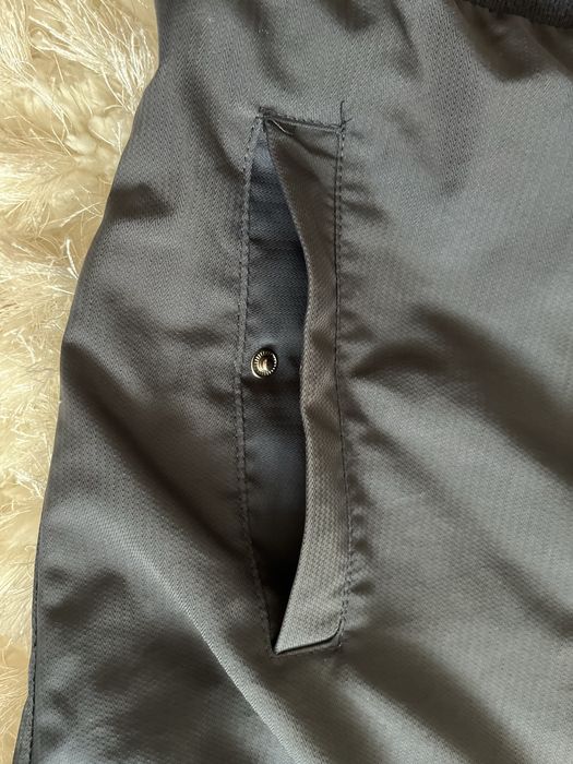 Jacheta/Geaca cu gluga impermeabila marimea S-M (ca noua)