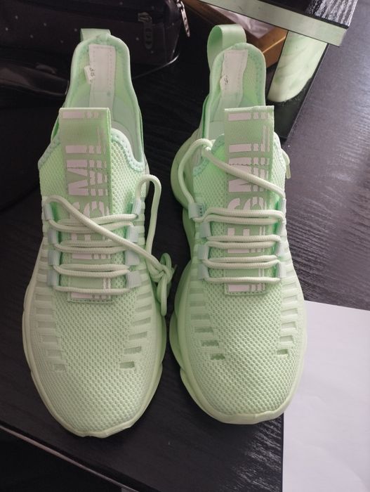 Adidași noi mărimea 38