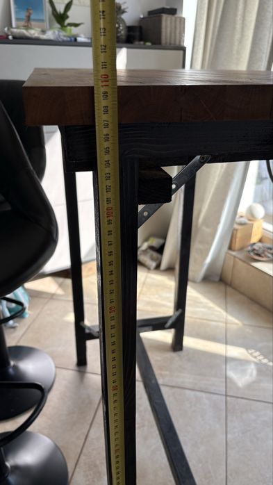 Scaune de bar si masa