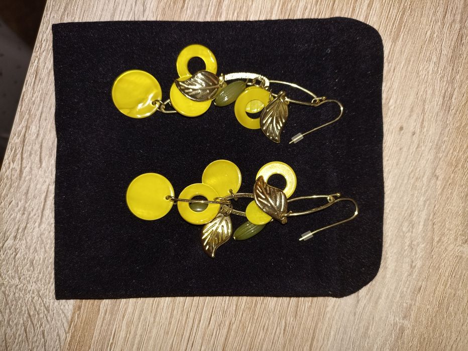 Обеци нови в кутийка