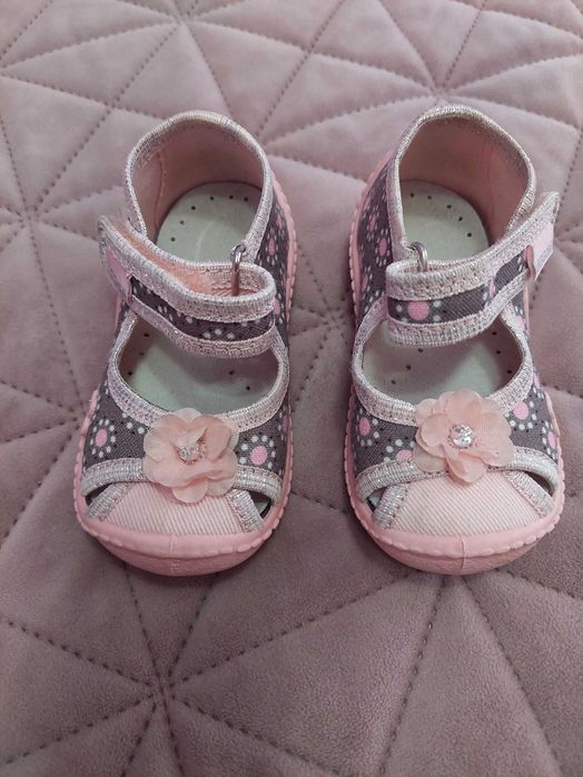Детски пантофи в розово