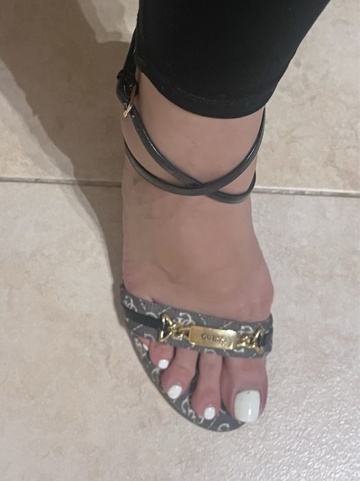 Sandale Guess cu toc