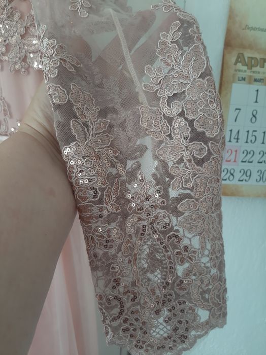Rochie roz dantela cu paiete pt banchet