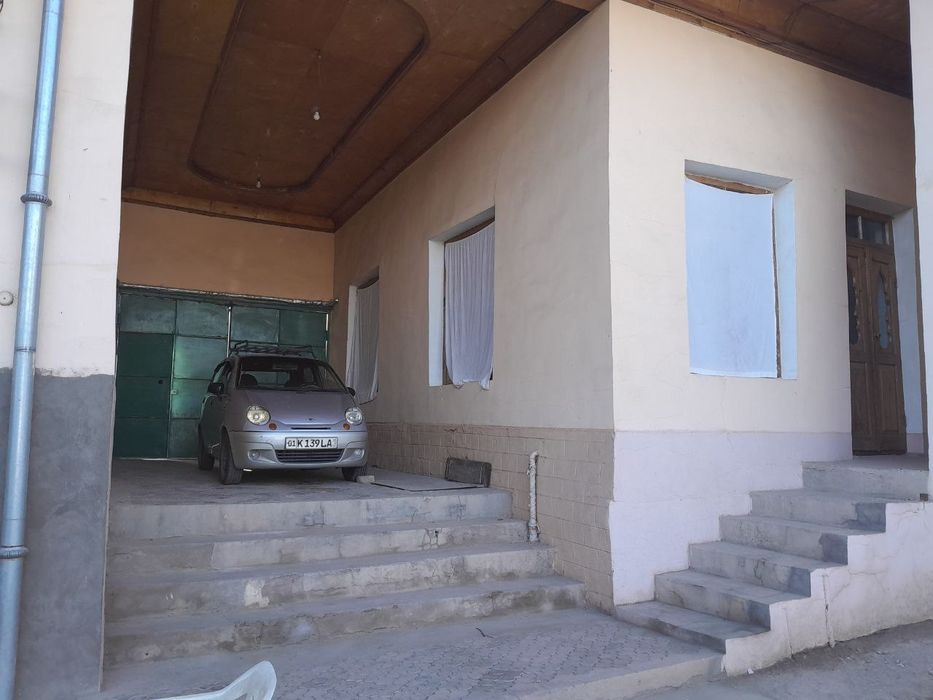 Uy sotiladi 8 sotix yarmyam sotladi