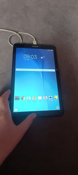 Vând tableta Samsung tab e funcțională