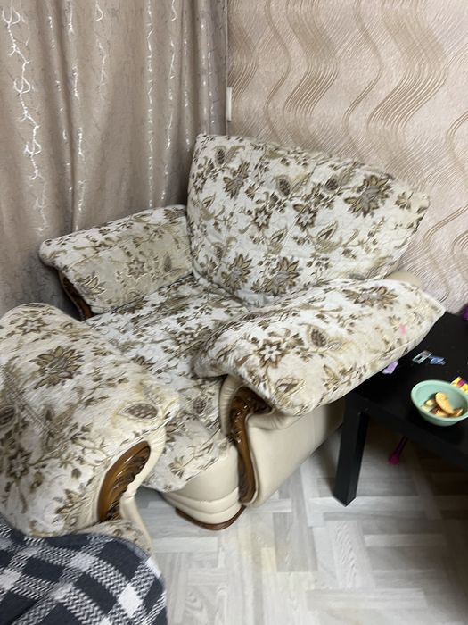 Продам диван и кресла