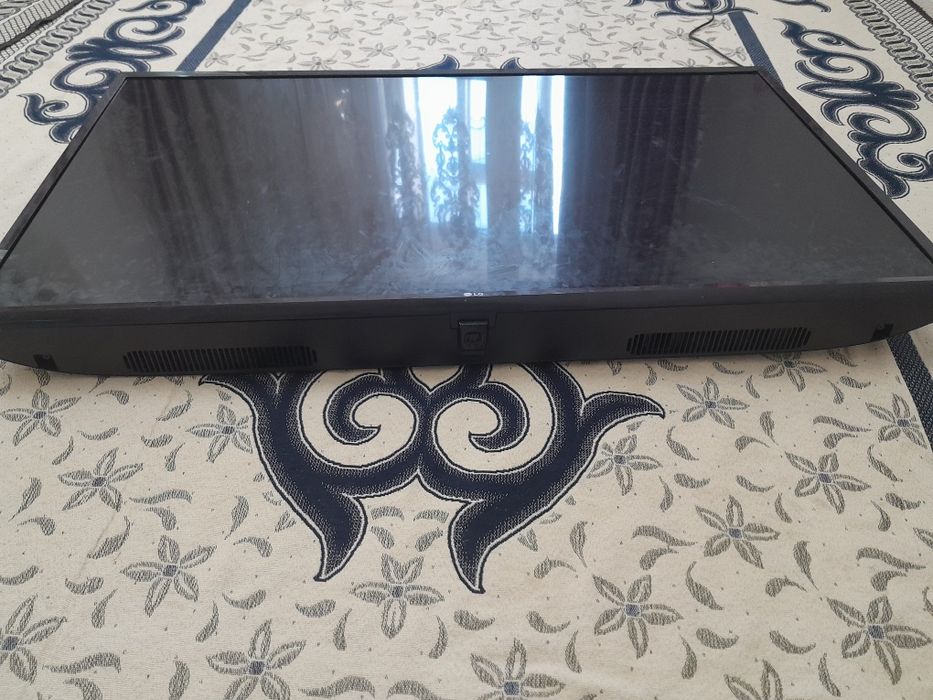 Продам телевизор на запчасти LG