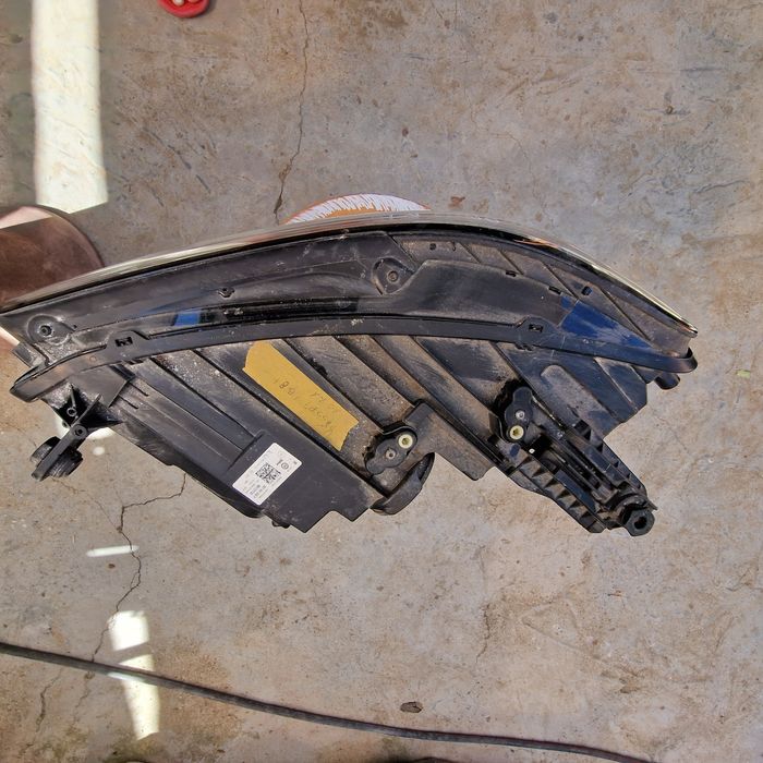 VW Passat B8 2022 десен фар