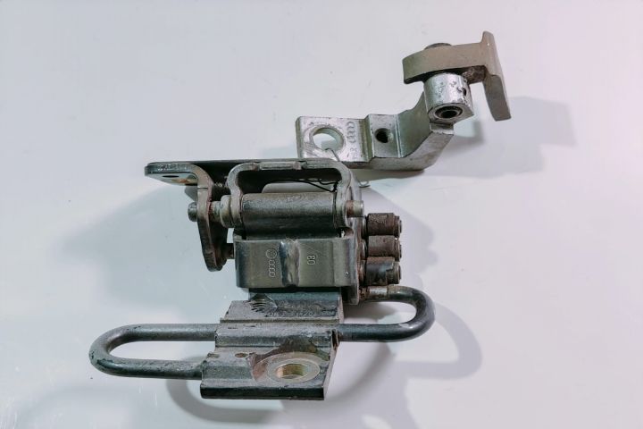 Balama  usa stanga fata 8E0831411B Audi A6 4F/C6 (facelift)