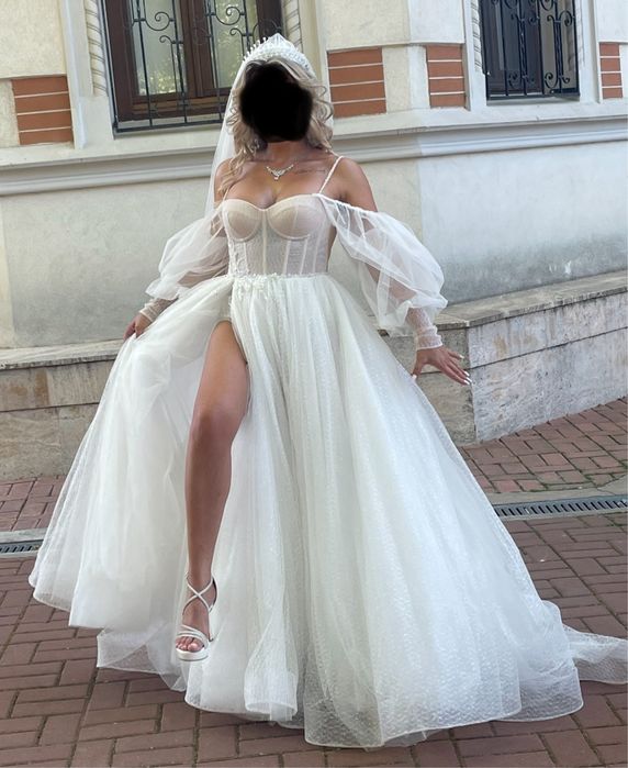 Vand rochie de mireasa cu body