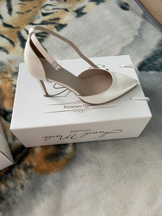 Официални обувки- носени часове