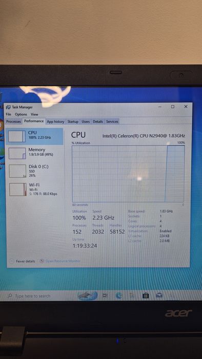 Laptop Acer Aspire cu tastatura defectă