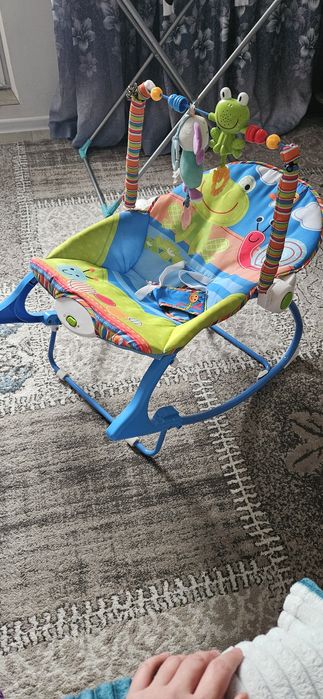 Продам шезлонг-качалку для малышей.