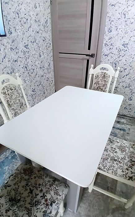 Кухонный комплект - стол и 4 стула