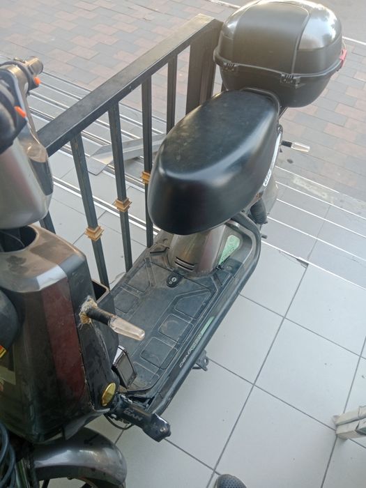 Elektra skuter moped sotiladi