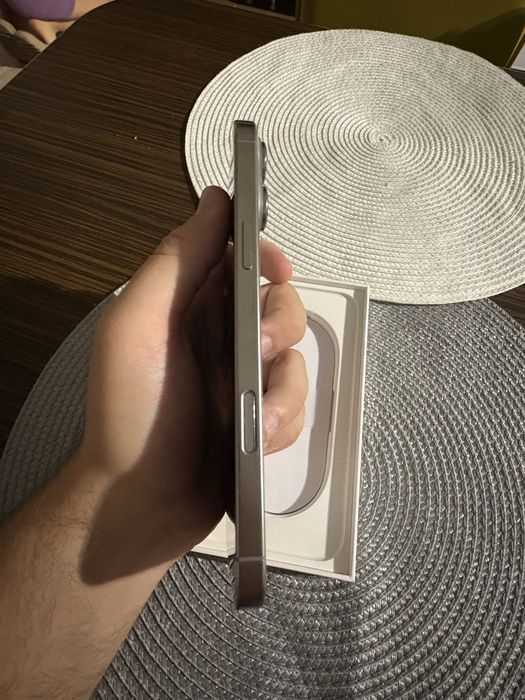 iPhone 16 Pro Max 256 GB  92% Sanatatea bateriei 380 cicluri