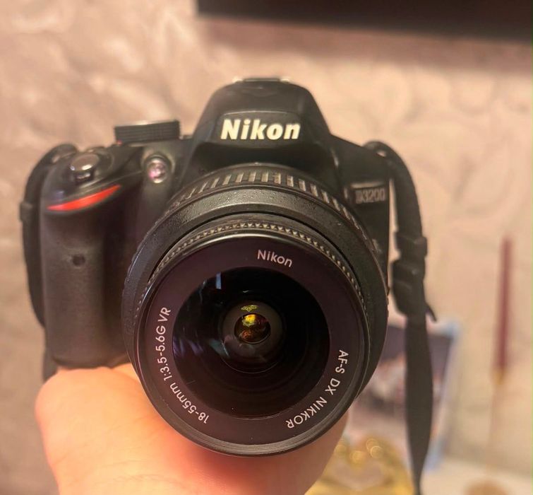 Продам Nikon D3200 + объектив Nikon AF-S DX 18–55mm f/3.5–5.6G VR