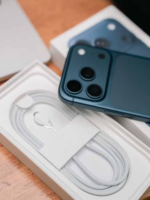 iPhone 17 Pro 256gb Blue  Sim + E sim