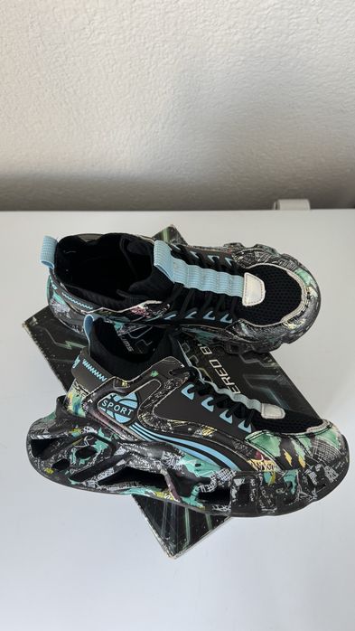 Кроссовки фирменные