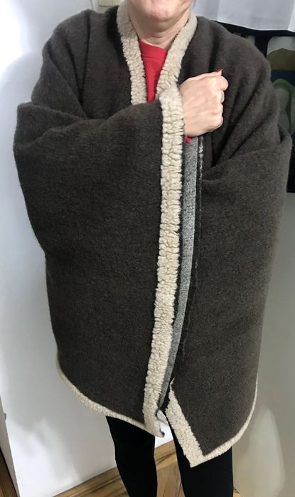 Poncho gros de lână nou