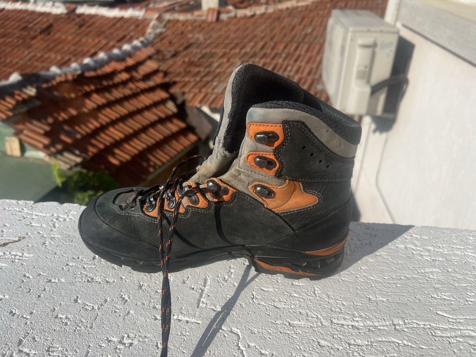 Lowa 42.5 Gore-Tex Vibram