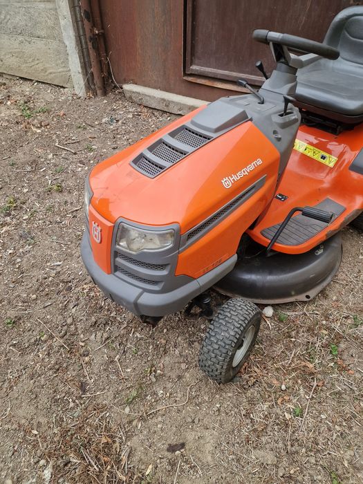 Tractoras gazon Husqvarna
