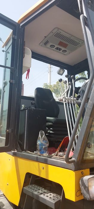 Грейдер фирма XCMG 215