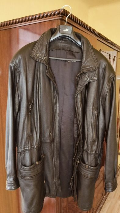 Vând haină de piele