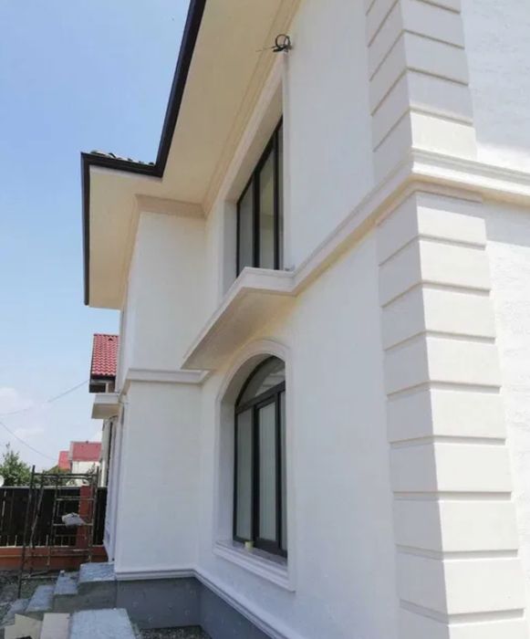 Amenajări interioare și exterioare .