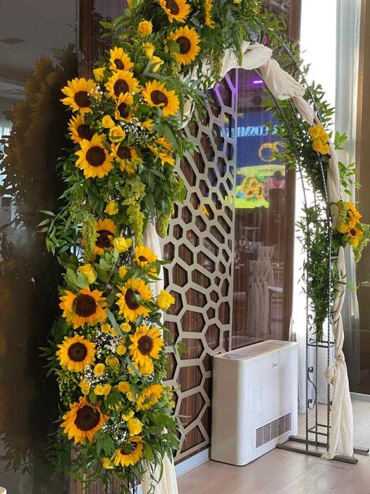 Aranjamente florale cu flori naturale, foto corner, arcade baloane