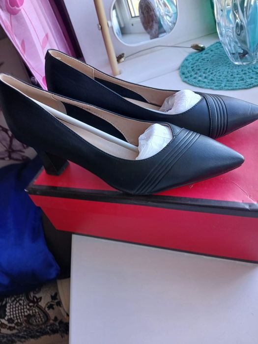 Продам женские туфли