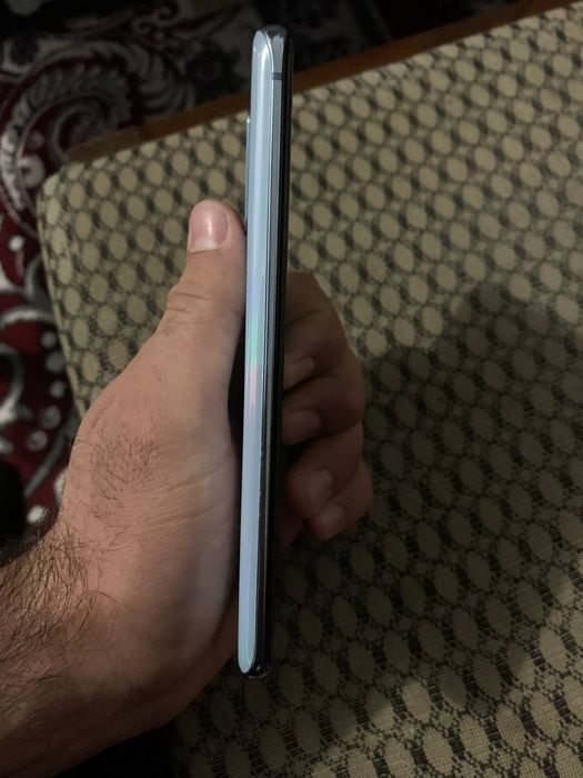 Samsung s20 5G 12/128 tali narhidan ozgina o'tib beriladi