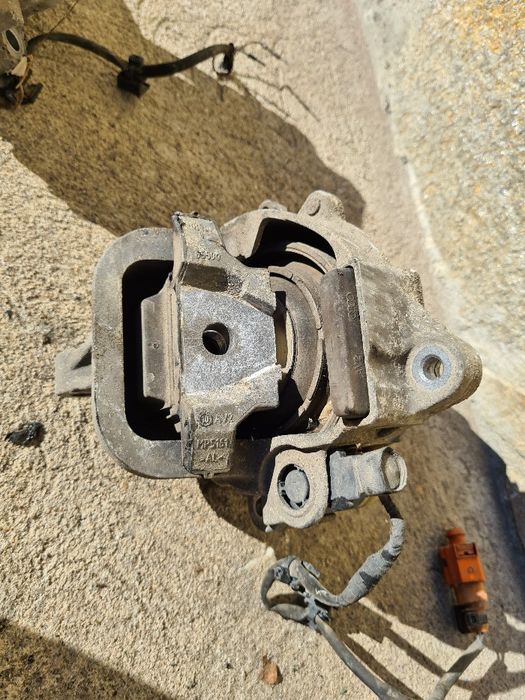 Тампон двигател ляв за Audi A8 4D 4,2 TDI Ауди А8 Д4 4,2 ТДИ