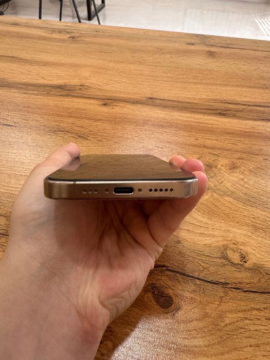 Iphone 16 pro, 256 gb, 88%